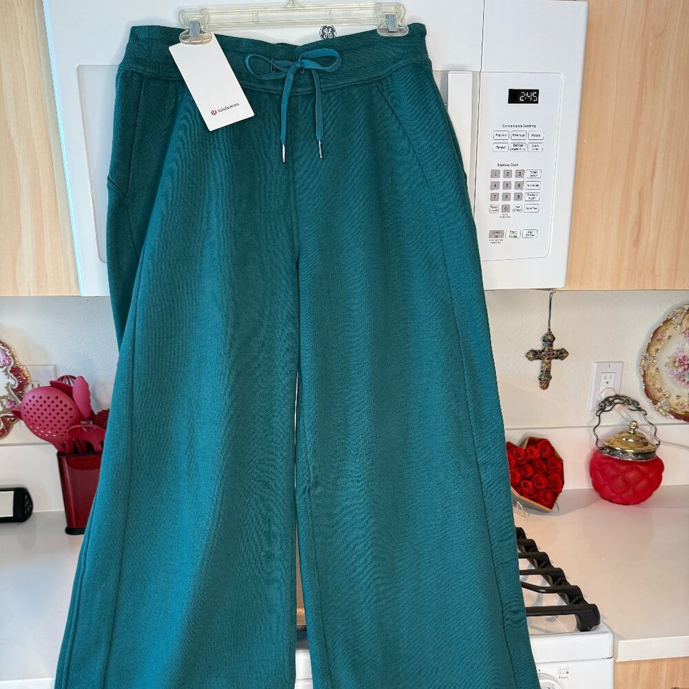 Lululemon NWT Scuba mid-rise wide leg pant Storm Teal